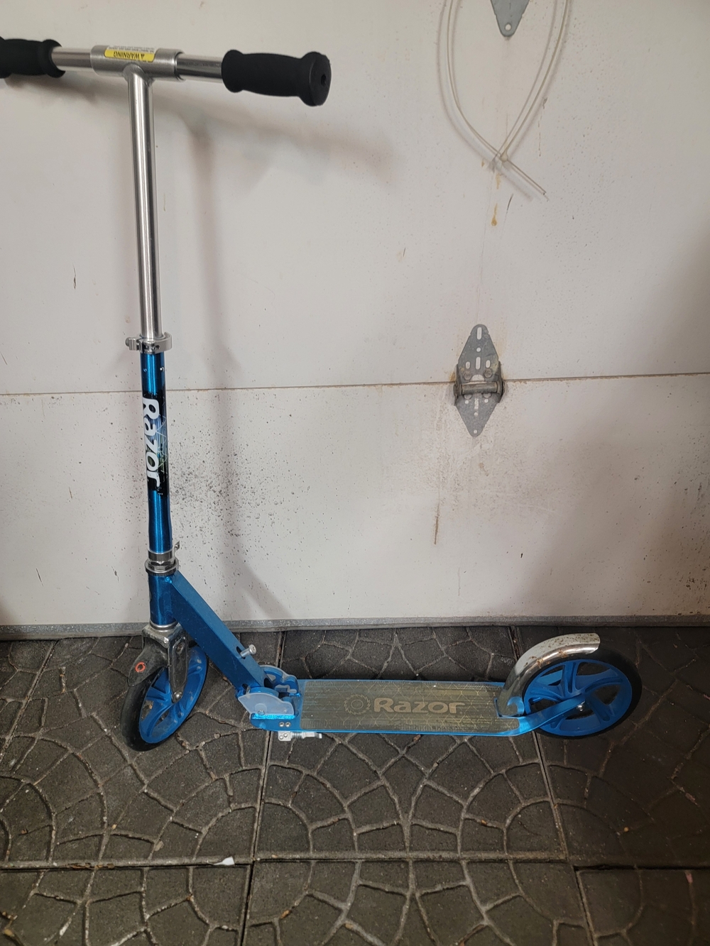 Razor Blue Kick Scooter - Large Wheels